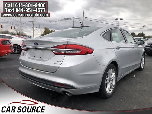 Used 2018 Ford Fusion SE w/ Fusion SE Technology Package image 5