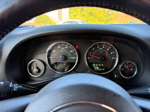 Used 2015 Jeep Wrangler Unlimited Sahara w/ Connectivity Group AWD/4WD image 19