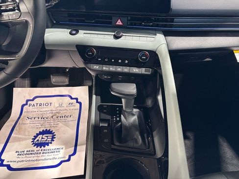 New 2025 Hyundai Elantra Limited image 15