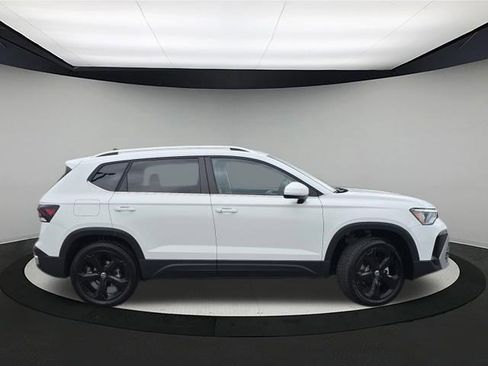 New 2026 Volkswagen Taos SEL AWD/4WD image 8