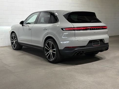 Certified 2024 Porsche Cayenne AWD/4WD image 3