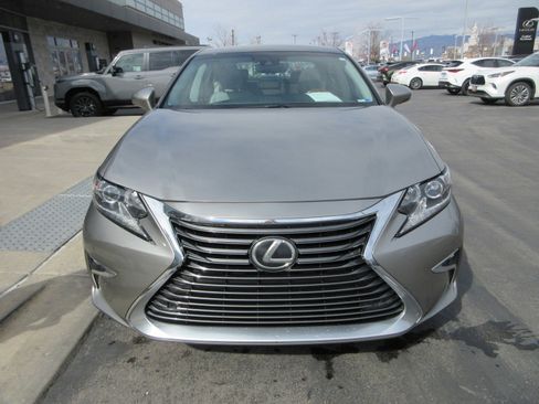 Used 2016 Lexus ES 350 350 w/ Navigation System Package image 14