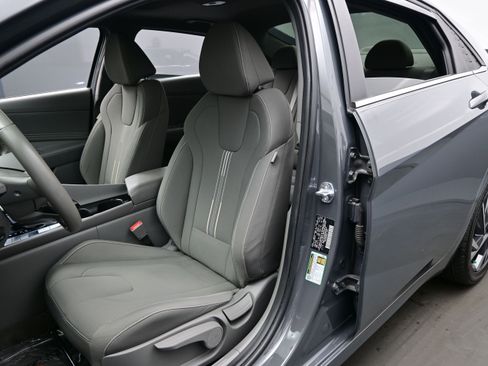 Certified 2024 Hyundai Elantra SEL w/ Convenience Package FWD image 11