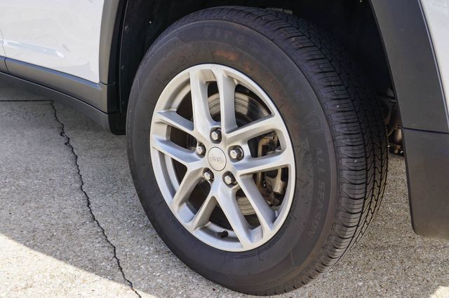 Used 2023 Jeep Grand Cherokee L Laredo AWD/4WD image 11