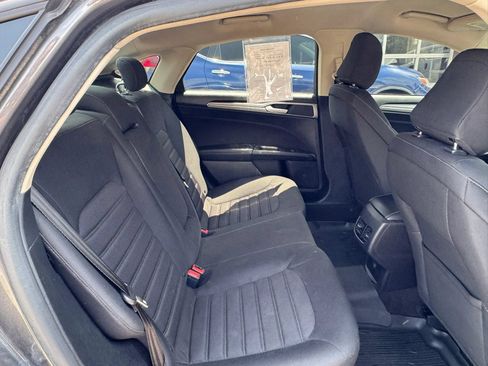 Used 2020 Ford Fusion SE FWD image 32