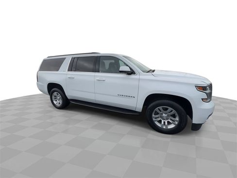 Used 2019 Chevrolet Suburban LT image 9