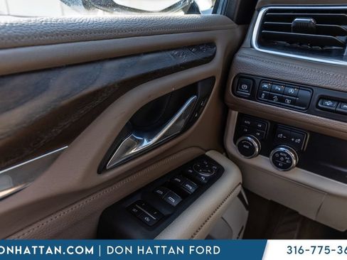 Used 2024 GMC Yukon XL Denali AWD/4WD image 12