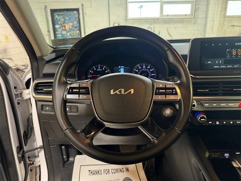Certified 2022 Kia Telluride LX image 15