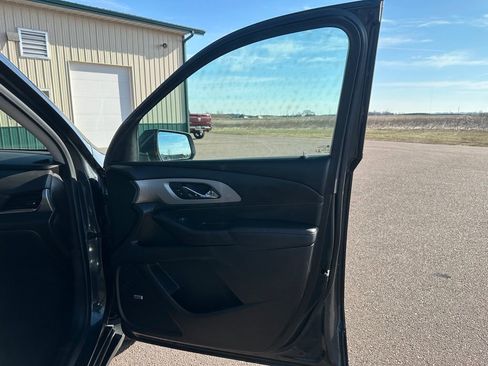 Used 2021 Chevrolet Traverse LT w/ LT Premium Package AWD/4WD image 30