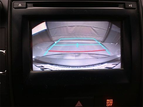 Used 2015 Toyota Camry LE image 3