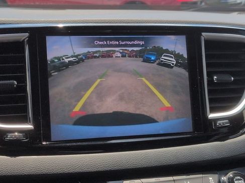 Used 2023 Chrysler Pacifica Touring-L FWD image 23