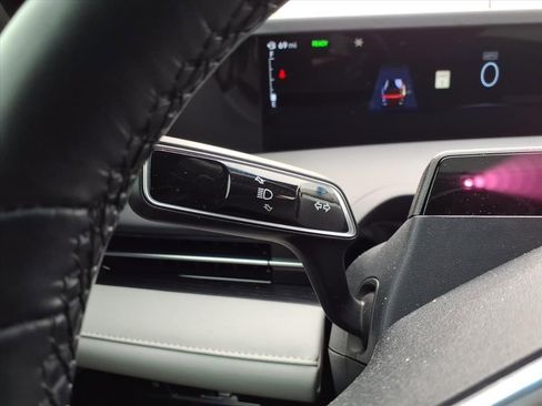 Certified 2024 Lincoln Nautilus Reserve w/ Equipment Group 202A image 13