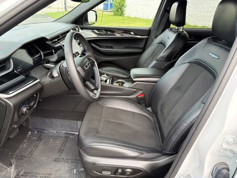 Used 2024 Jeep Grand Cherokee Trailhawk AWD/4WD image 17
