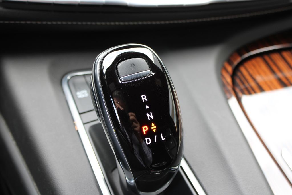 Used 2021 Cadillac Escalade Premium Luxury AWD/4WD image 22