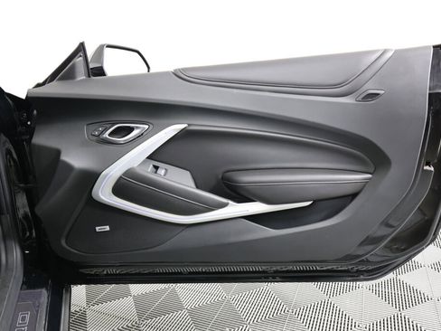 Used 2017 Chevrolet Camaro LT image 18