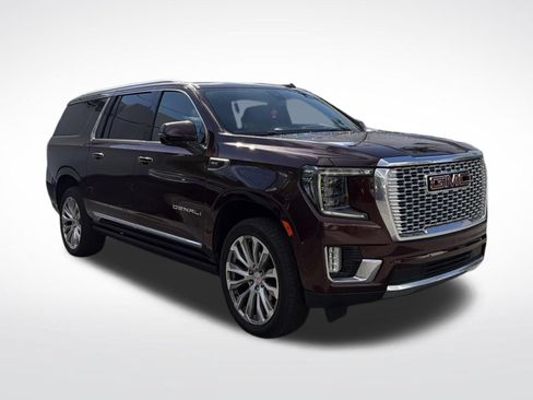 Used 2022 GMC Yukon XL Denali w/ Max Trailering Package AWD/4WD image 3