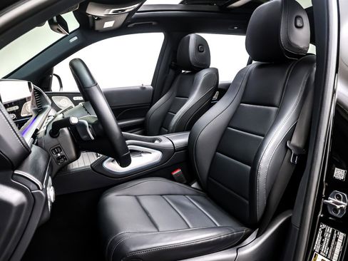 Certified 2025 Mercedes-Benz GLS 450 4MATIC image 19