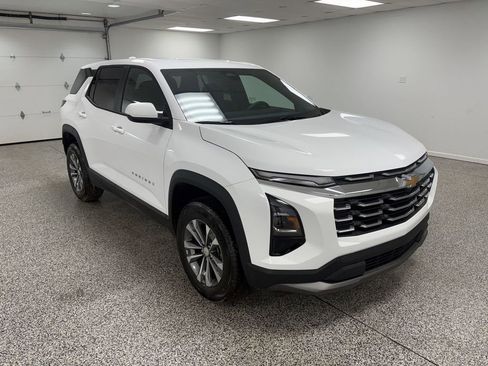 New 2026 Chevrolet Equinox LT w/ Convenience Package II AWD/4WD image 2