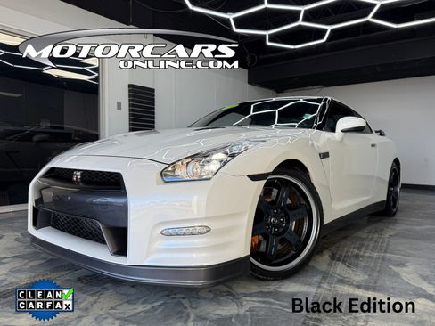 Used 2014 Nissan GT-R Black Edition image 1