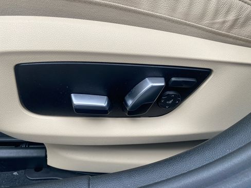 Used 2023 BMW 530i w/ Convenience Package image 16