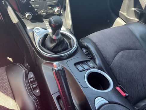 Used 2009 Nissan 370Z Touring RWD image 15