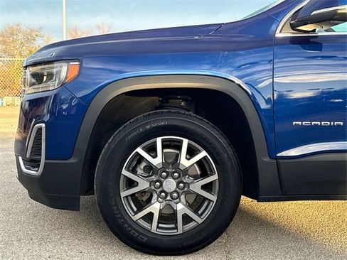 Used 2023 GMC Acadia SLE w/ Driver Convenience Package image 5