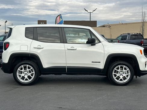 Used 2023 Jeep Renegade Latitude image 3