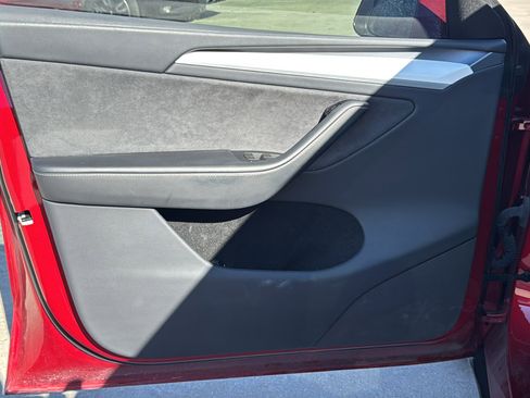 Used 2024 Tesla Model Y Performance image 12