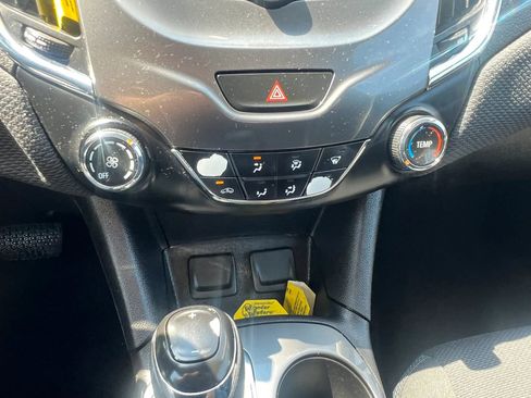 Used 2018 Chevrolet Cruze LT FWD image 23