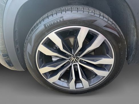 Used 2021 Volkswagen Atlas SEL R-Line image 9