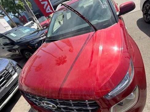 Used 2025 Hyundai Venue SEL FWD image 2