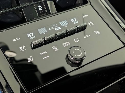 New 2026 Porsche Panamera RWD image 33