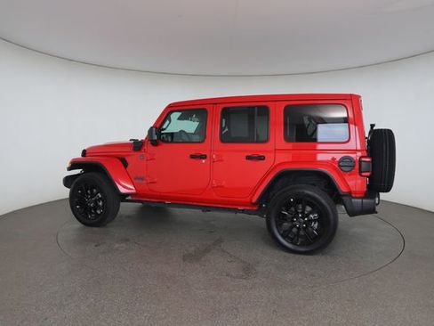 Used 2025 Jeep Wrangler Unlimited Sahara w/ Safety Group AWD/4WD image 12