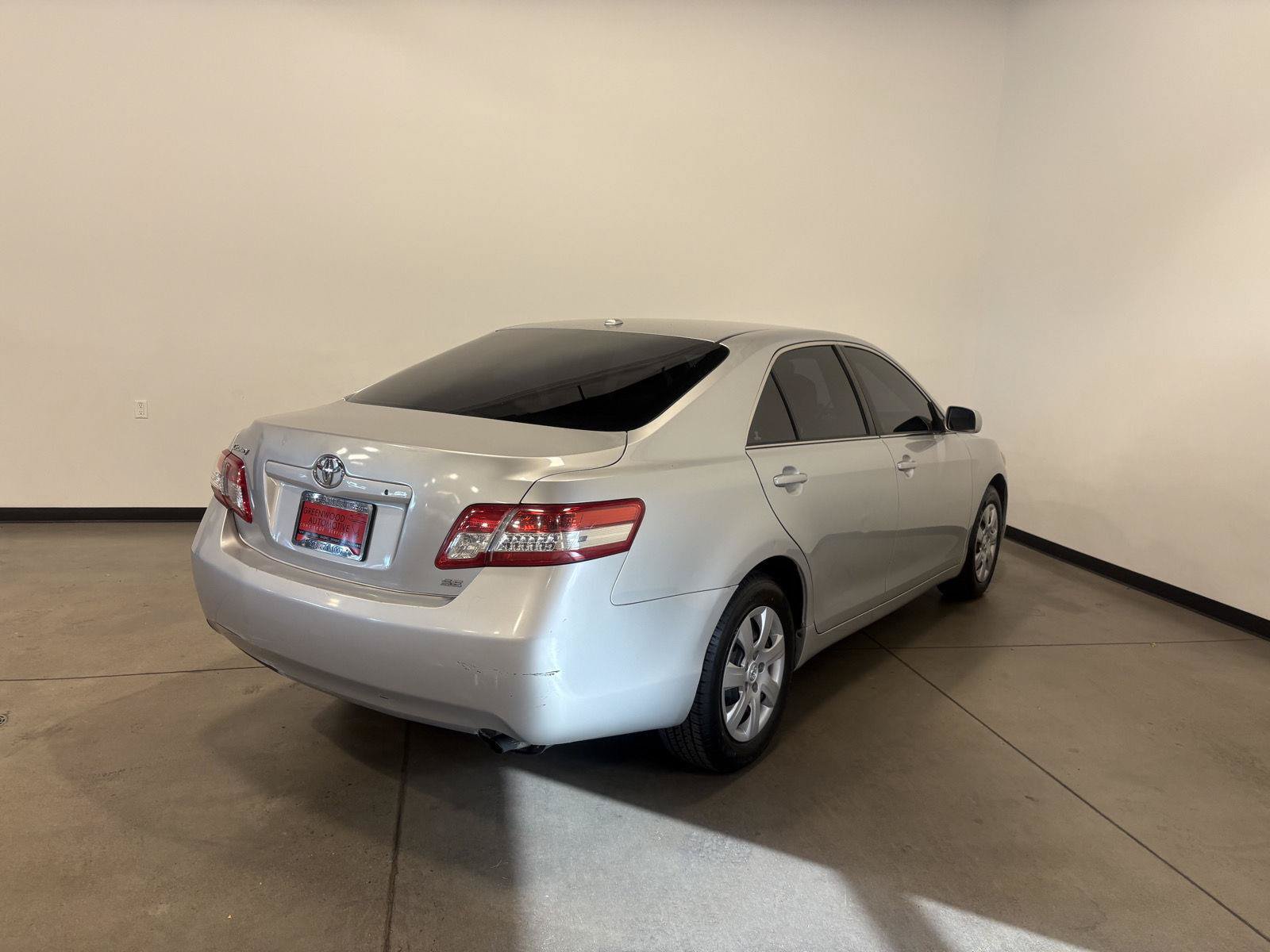 Used 2011 Toyota Camry LE FWD image 3