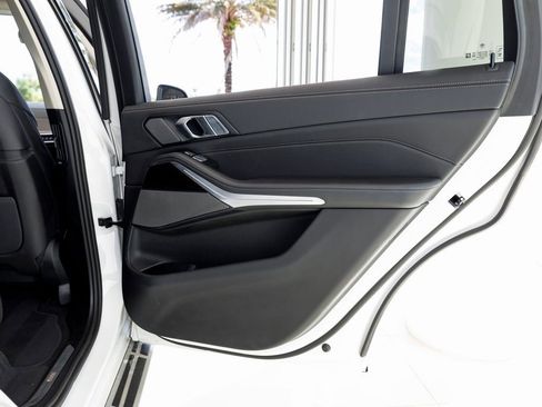 Used 2025 BMW X7 xDrive40i image 37