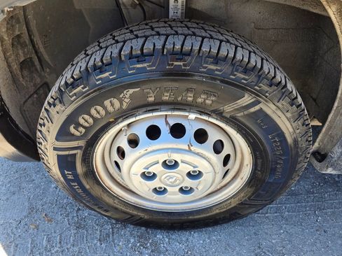 Used 2025 RAM ProMaster 2500 w/ Convenience Group image 9