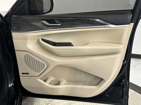 Used 2021 Jeep Grand Cherokee L Limited image 15