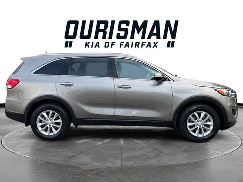 Used 2017 Kia Sorento FWD image 5