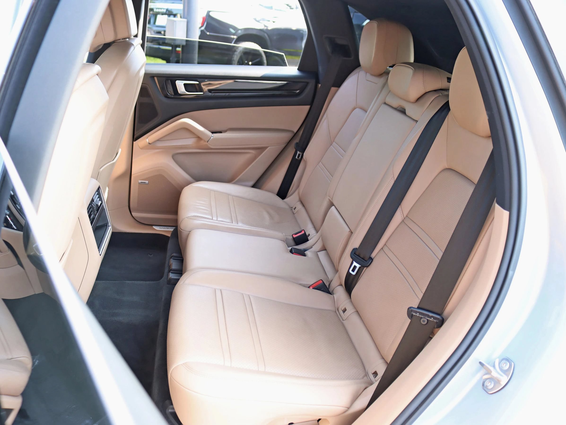 Used 2020 Porsche Cayenne AWD/4WD image 30