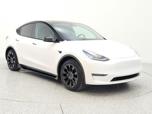 Used 2023 Tesla Model Y Long Range AWD/4WD image 3