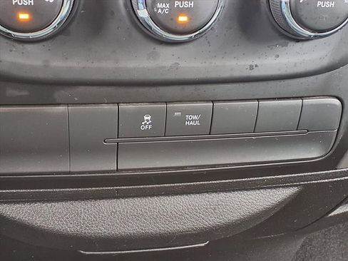 Used 2019 RAM 1500 Classic SLT image 23