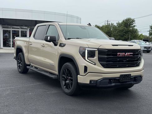 Used 2022 GMC Sierra 1500 Elevation w/ Elevation Premium Package AWD/4WD image 2