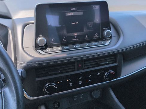 Used 2024 Nissan Rogue S FWD image 27