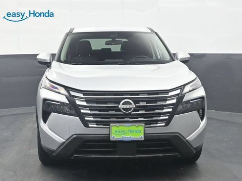 Used 2025 Nissan Rogue SV AWD/4WD image 2