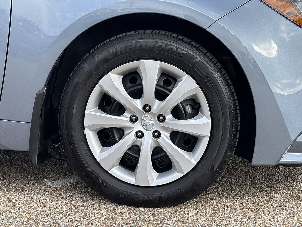 Used 2025 Toyota Corolla LE FWD image 8