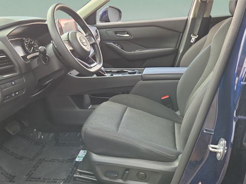 Used 2024 Nissan Rogue SV AWD/4WD image 9