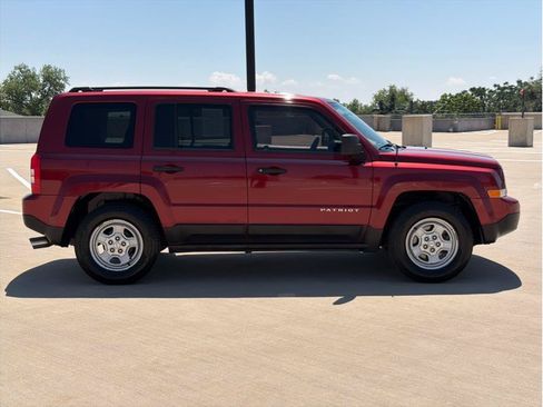 Used 2014 Jeep Patriot Sport FWD image 9