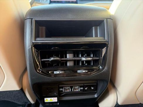 Certified 2024 Jeep Grand Cherokee Limited AWD/4WD image 35
