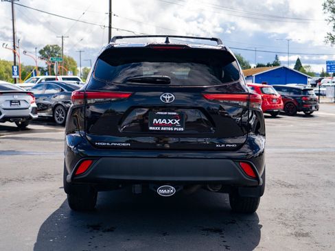 Used 2021 Toyota Highlander XLE AWD/4WD image 10