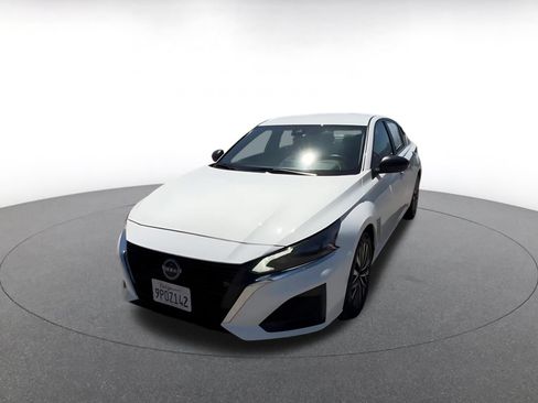 Used 2025 Nissan Altima 2.5 SV FWD image 7